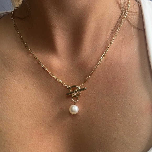 Paper Clip Necklace Lariat with Pearl Toggle closure | 18k Gold Filled - Picture 3 of 5